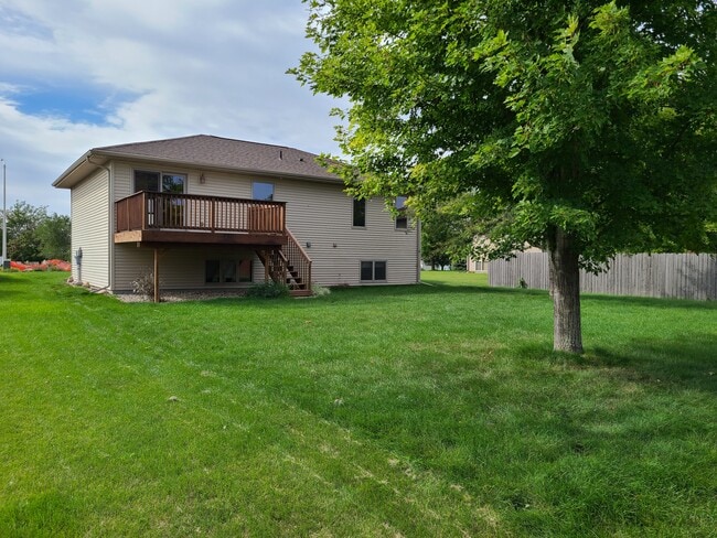 Photo - 5104 W 34th St N