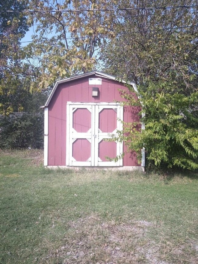 Photo - Cozy 2-Bedroom Home with Large Yard & Stor...