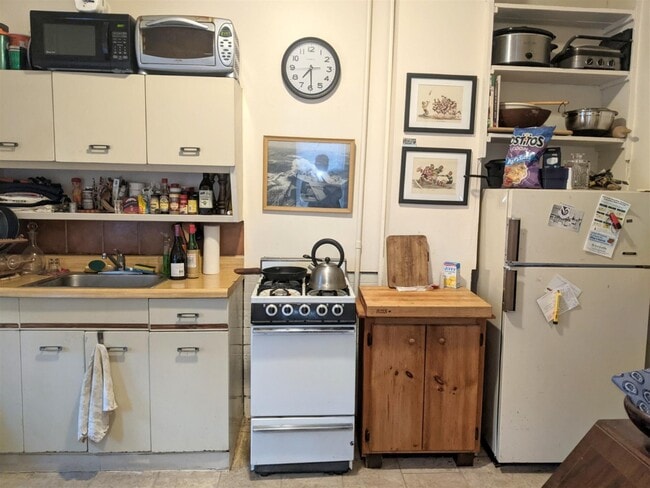 Building Photo - 2 Evergreen Sq Unit 1