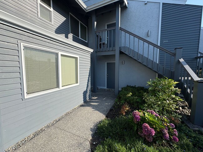 Photo - 2001 Skyline Way Unit Interbay | Skyline Way, 2001 105