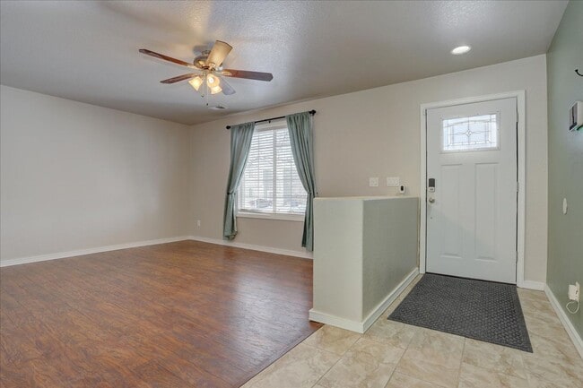 Photo - Updated 3bed/2bath on private culdesac in Thornton!!