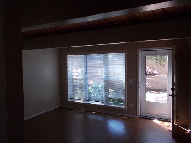 living room - 930 E Shady Way Unit 2