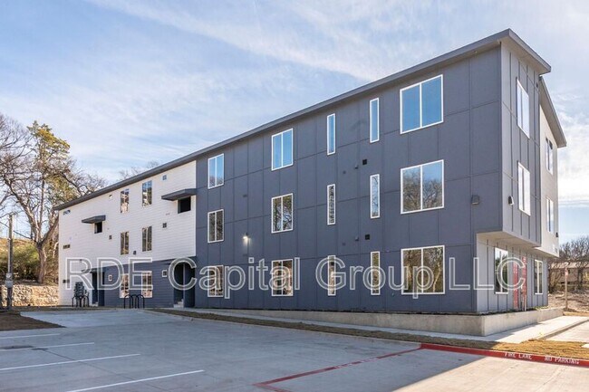 Building Photo - 948 S Corinth St Rd Unit 5