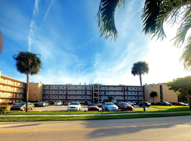 Building Photo - 225 Bonnie Blvd Unit 106 Rental