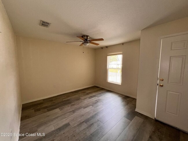 Photo - 1467 Depew St SE