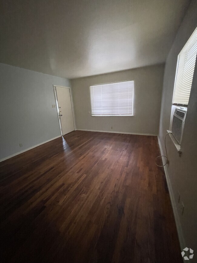 Building Photo - 1108 Neff St Unit 3 Rental