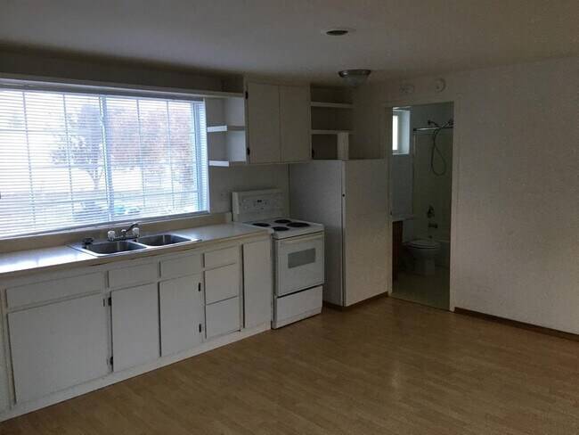 Photo - 418 3rd Ave N