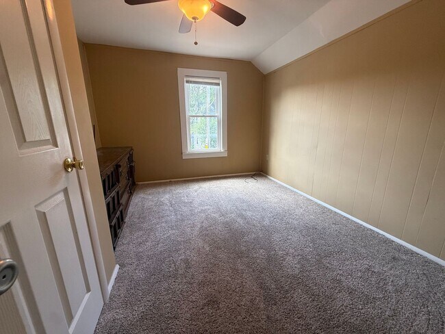 1726 Starkweather Ave Unit 1726 Starkweather Ave Upper