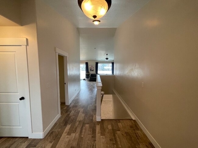Photo - 554 E Old Mill Dr