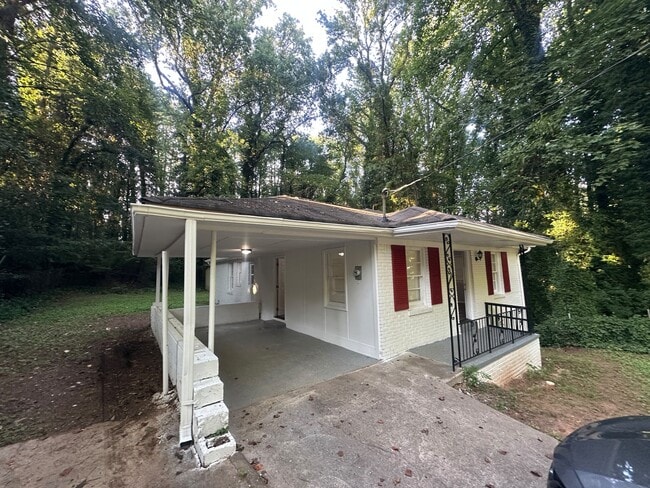 Photo - 400 Greenhill Way SW