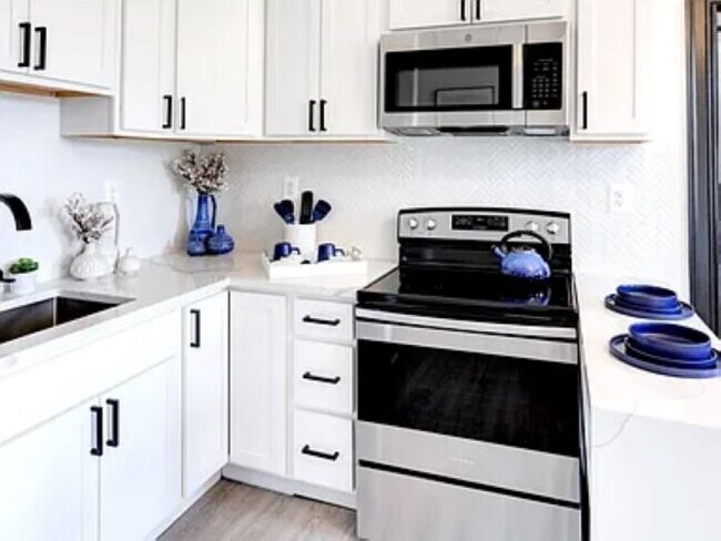 Photo - 1005 N Charles St House