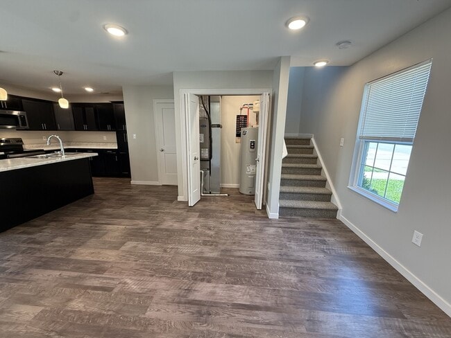 Photo - 301 Creekview Dr