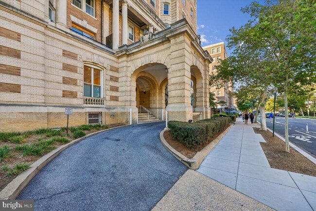 1851 Columbia Rd NW Unit 401