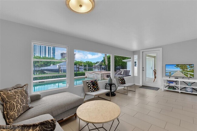 Photo - 2048 Harbor Ln