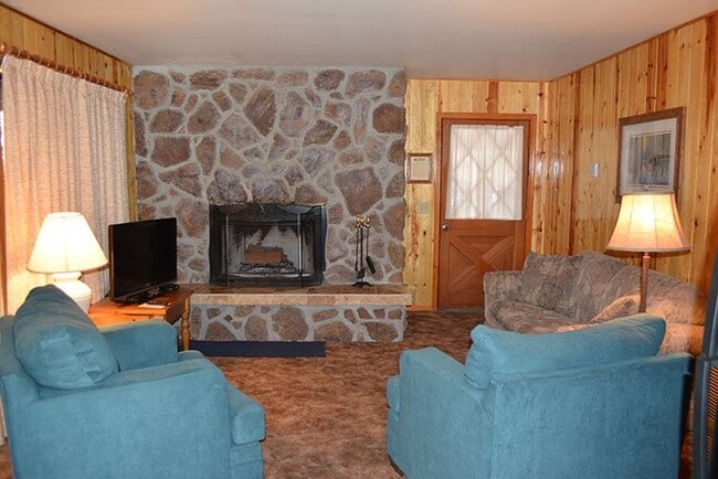 Photo - 237 E White Mountain Blvd
