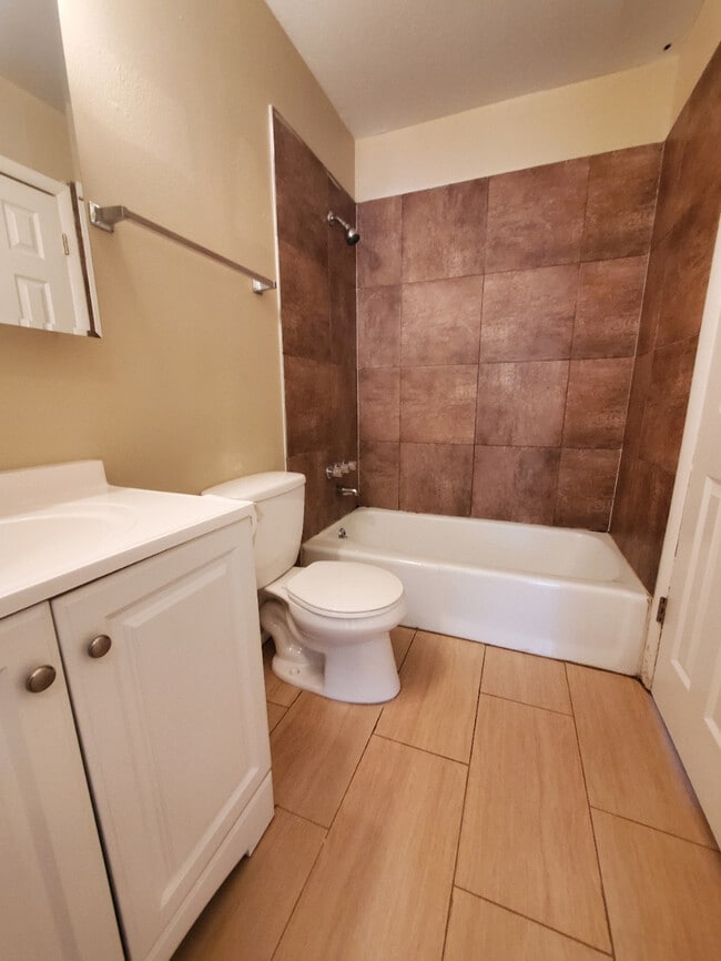 Photo - 2775 2855 W