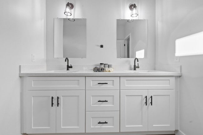 Photo - 3748 E Taylor St Unidad SI ID1244321P