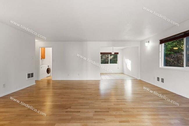 Photo - Cozy Multnomah Village Condo- Water, Sewer and Garbage included!