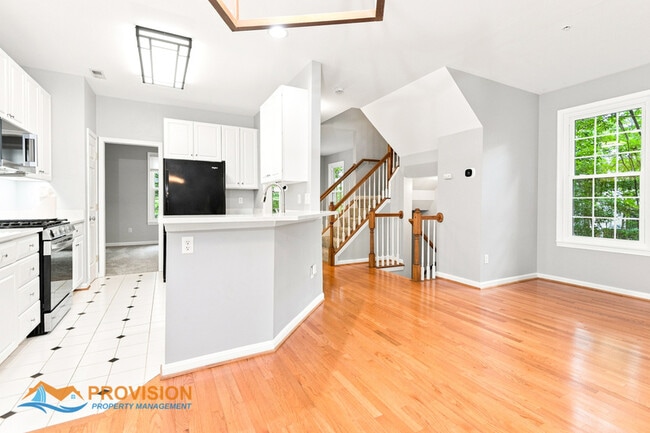 Photo - 217 Wintergull Ln