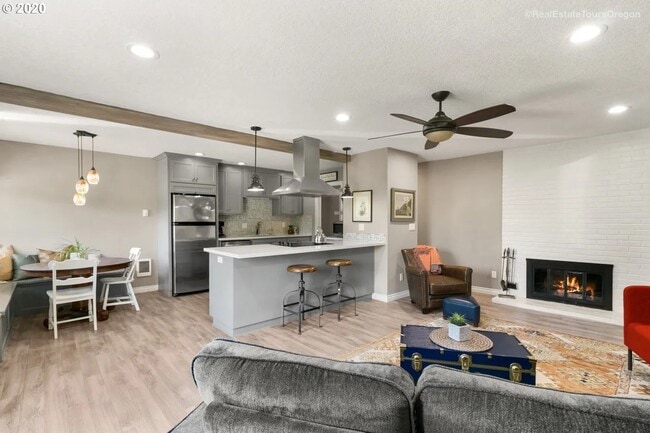 Photo - 3649 SW 52nd Pl Unidad Apt #B