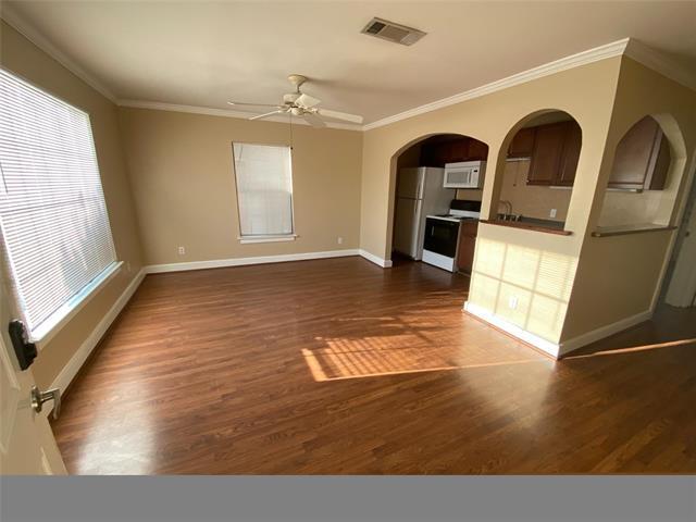 Building Photo - 2518 N Fitzhugh Ave Unit 101
