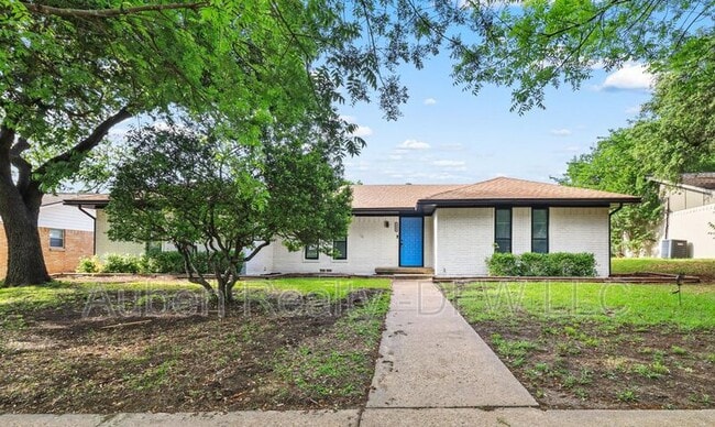 2404 Kentfield Dr