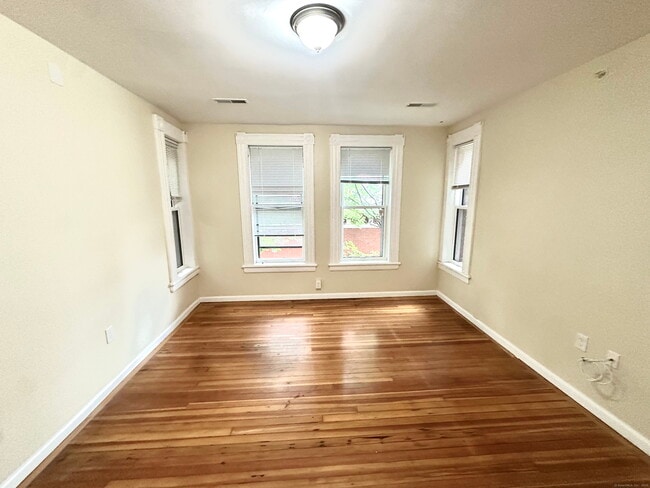 Photo - 135 W Main St Apartamento Unidad 4B