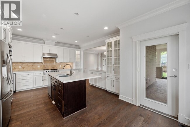 Photo - 2185 Lawson Ave