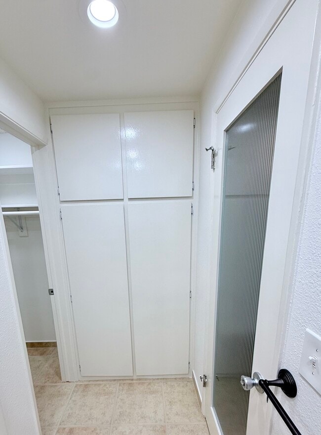 Linen Closets 17