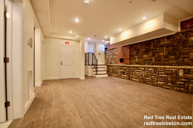 Photo - 1618 Beacon St