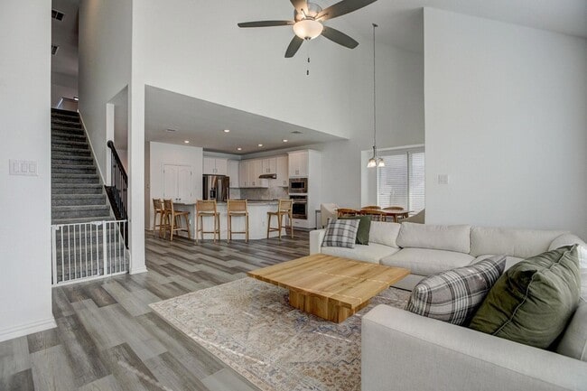 Photo - 308 Monteforte Rd