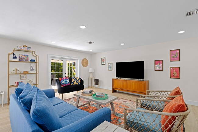 Photo - 486 NW 1st St