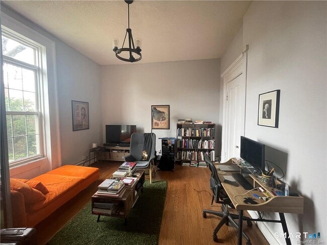 Building Photo - 548 Chapel St Unit 1r