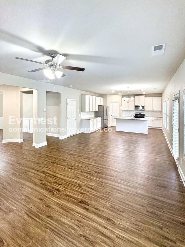 Photo - 130 Mandy Ln