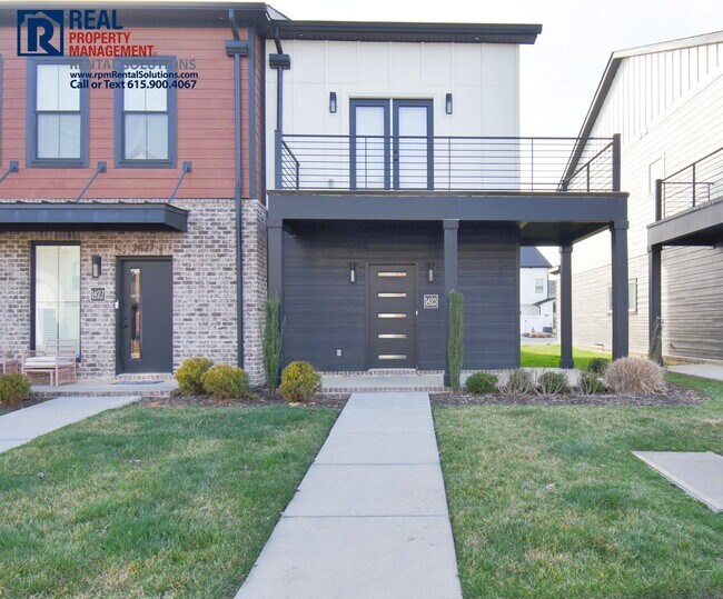 Building Photo - Gorgeous and modern 2 bedroom townhome in the heart of Murfreesboro w/ neighborhood pool, hi-spee...