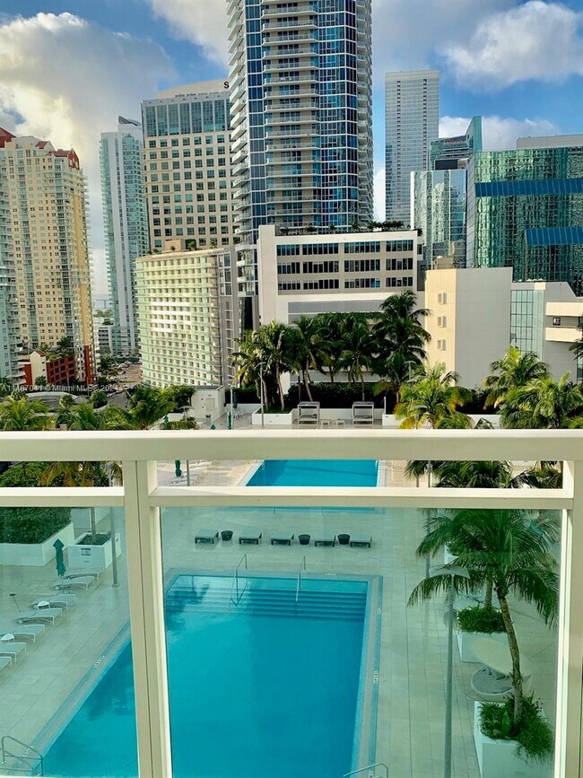 Photo - 950 Brickell Bay Dr