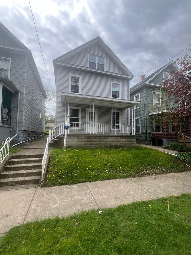 Building Photo - 447 E 3rd St Unit #1