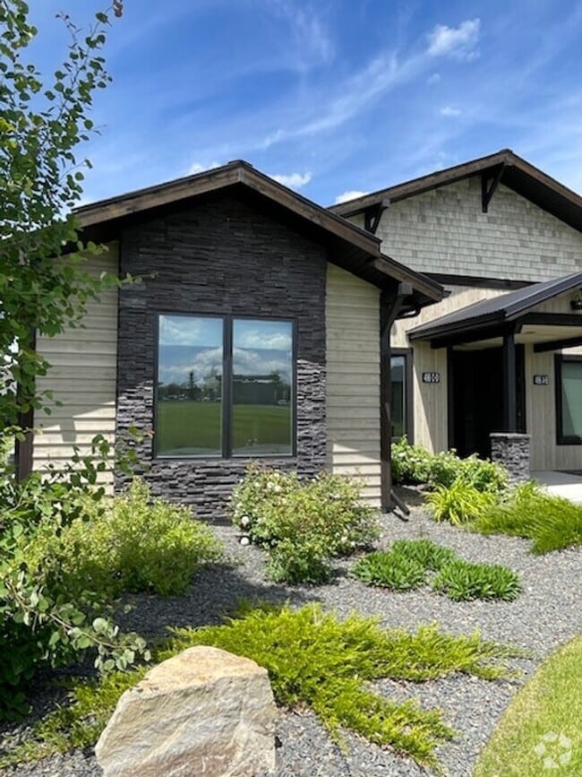Building Photo - Amazing Garden Side Condo in Black Bull