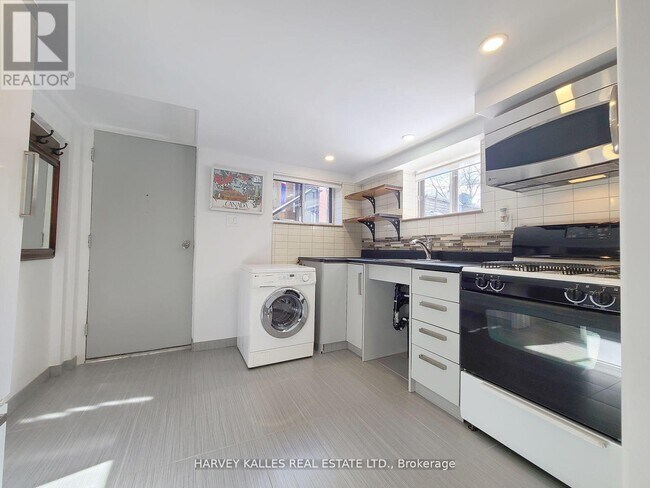 Photo - 27 Hiawatha Rd