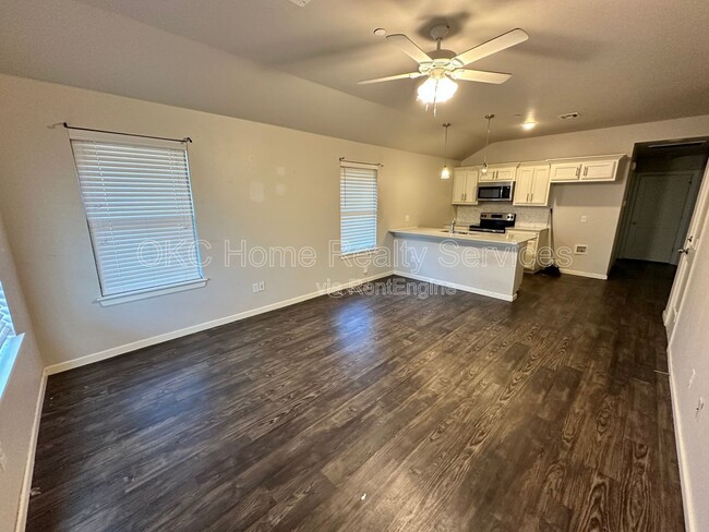 Photo - 411 Summit Ridge Dr