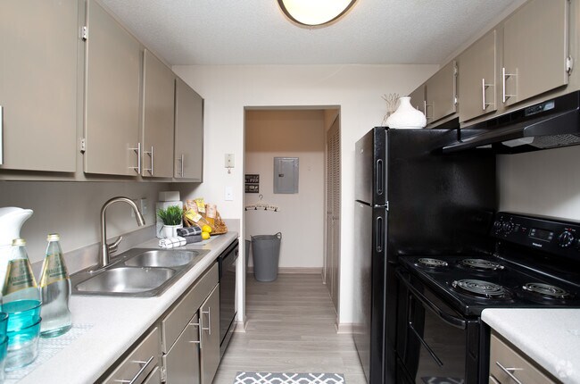 2BR, 2BA - 1,152 SF