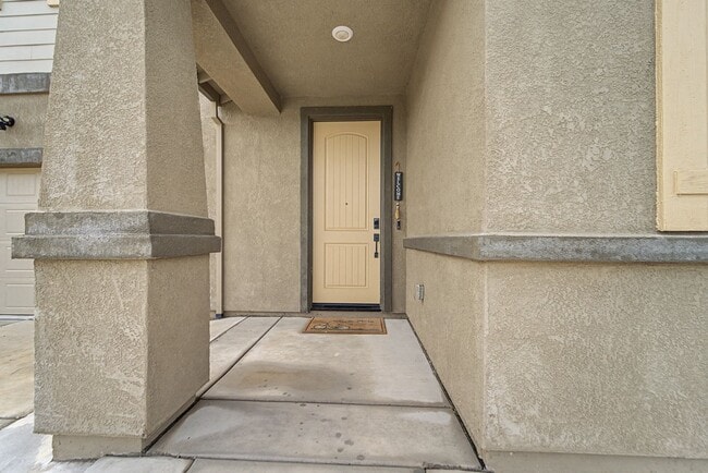 Photo - Big 3 bedroom 3 bath in Plumas Lake