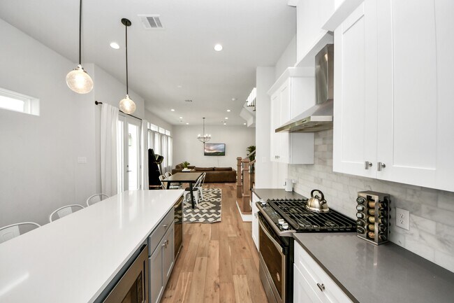 Photo - 1223 W 16th St Unidad B