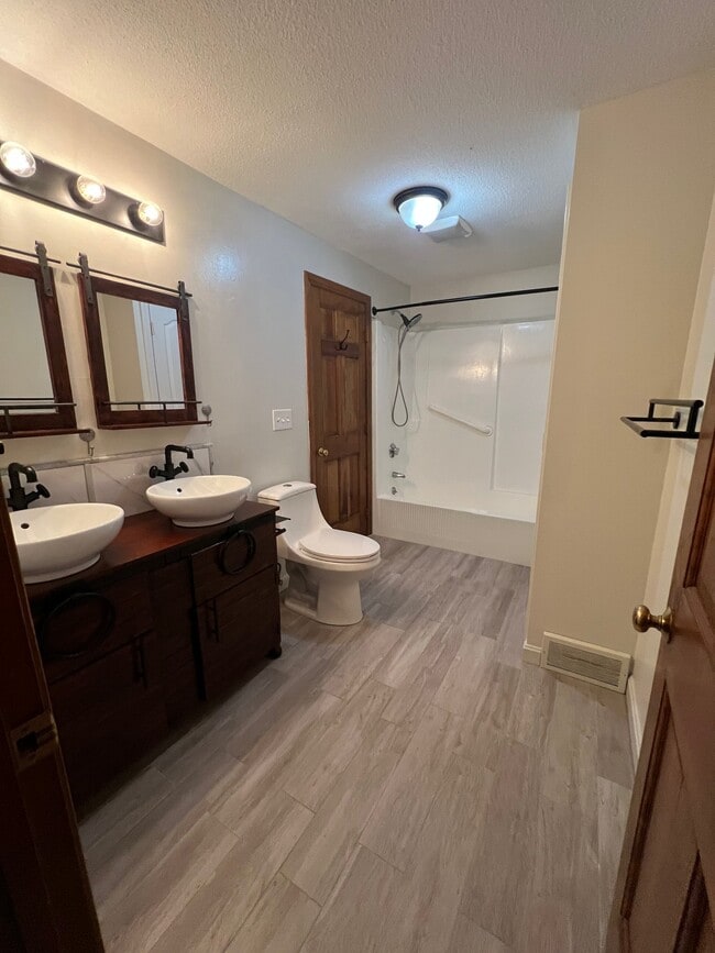34 Scotty Hollow Dr