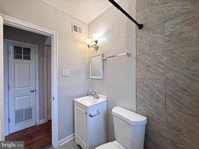 Photo - 4630 Hillside Rd SE