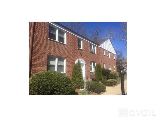 Photo - 79 N Broadway (White Plains, NY)