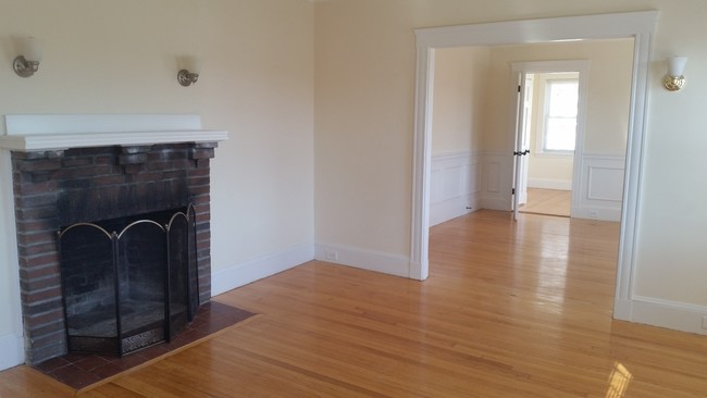 Building Photo - 51 Leamington Rd Unit 2 Rental