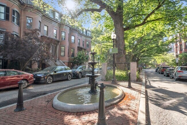 Building Photo - 19 Braddock Park Unit 2