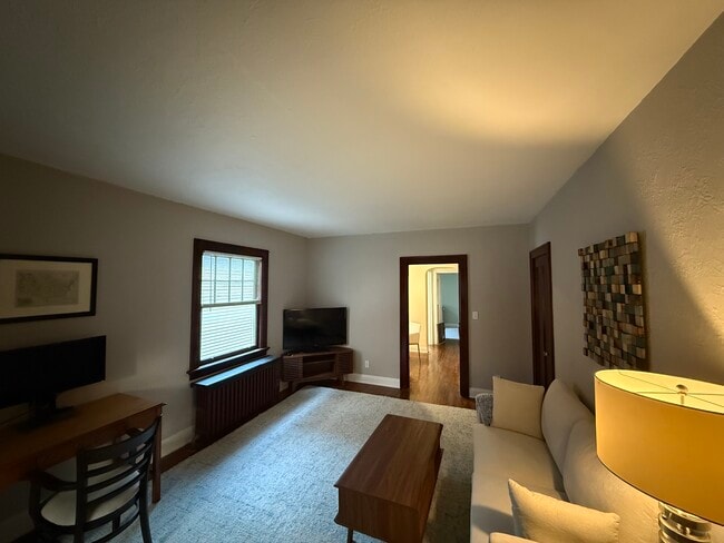 Building Photo - 6322 Hamilton Ave Unit Apt 3