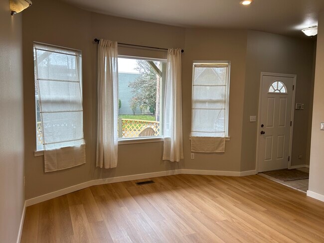 Photo - 627 N Prospect St